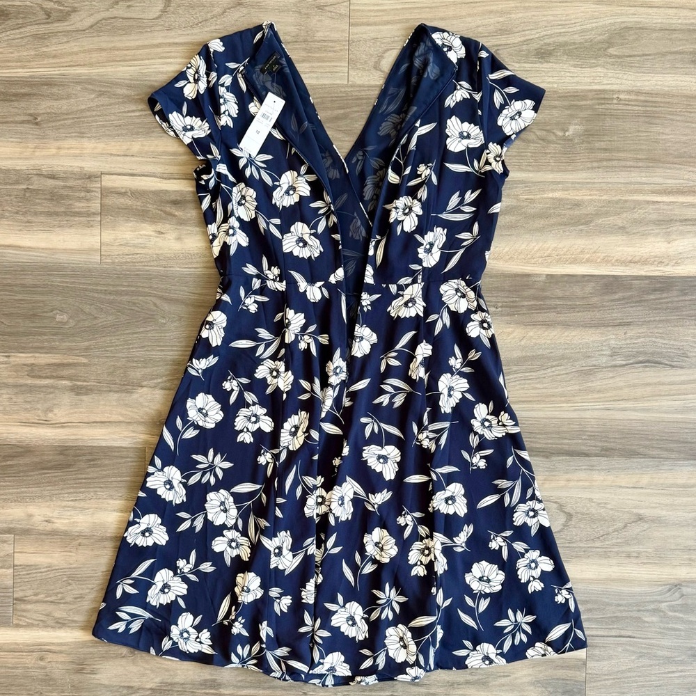 NWT Ann Taylor Floral Dress Size 10 & 12 - Picture 4 of 10